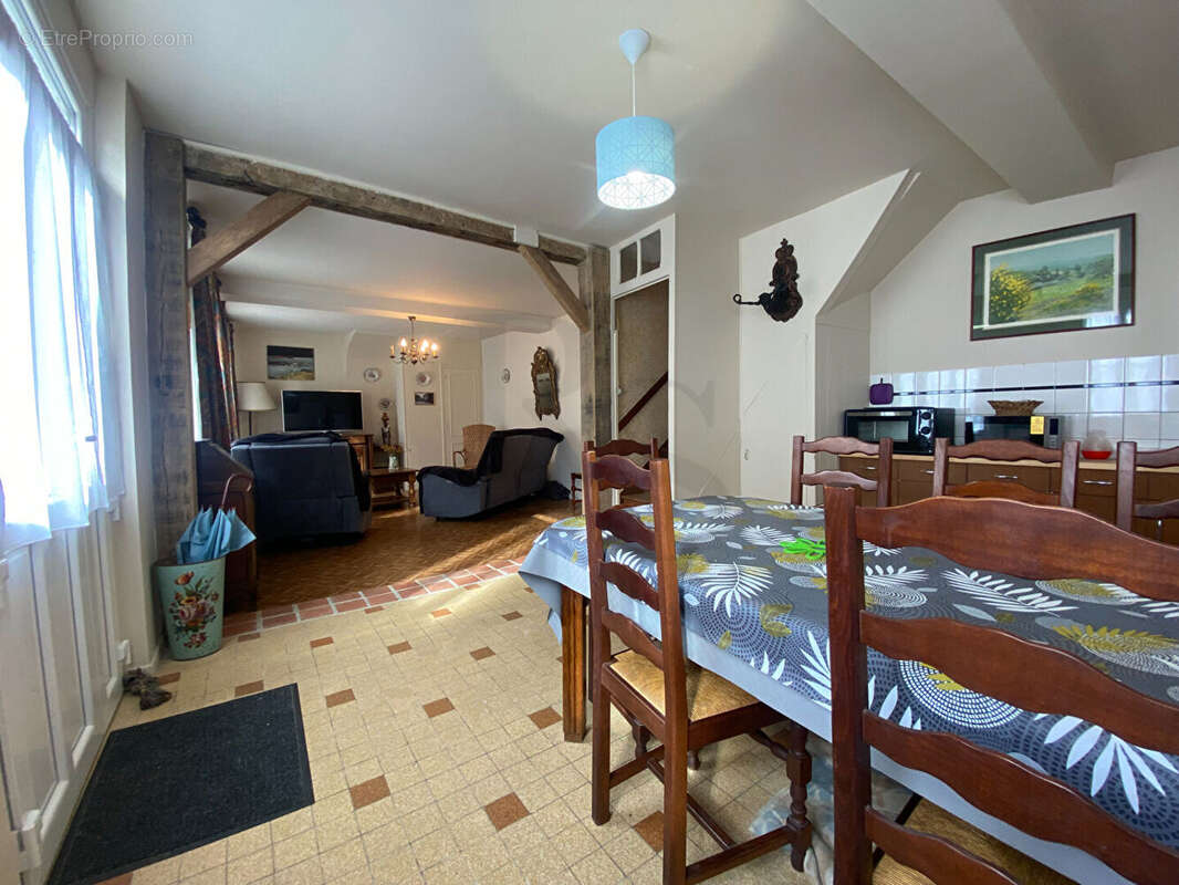 Maison à SAINT-GEORGES-DE-ROUELLEY