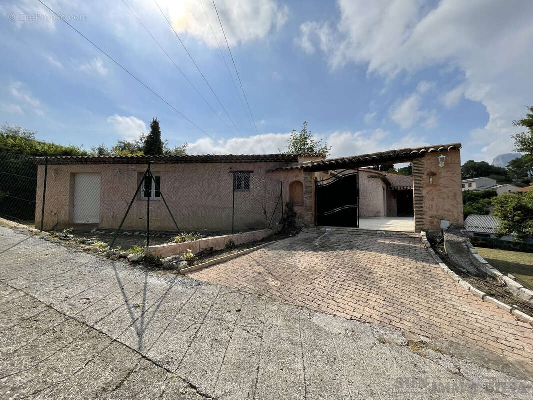 Maison à LA GAUDE