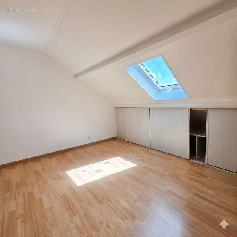 Maison à LE MESNIL-SAINT-DENIS