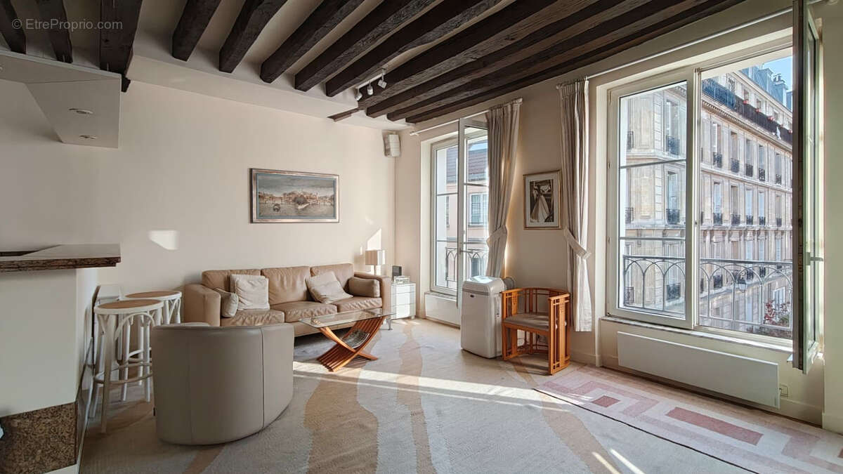 Appartement à PARIS-1E