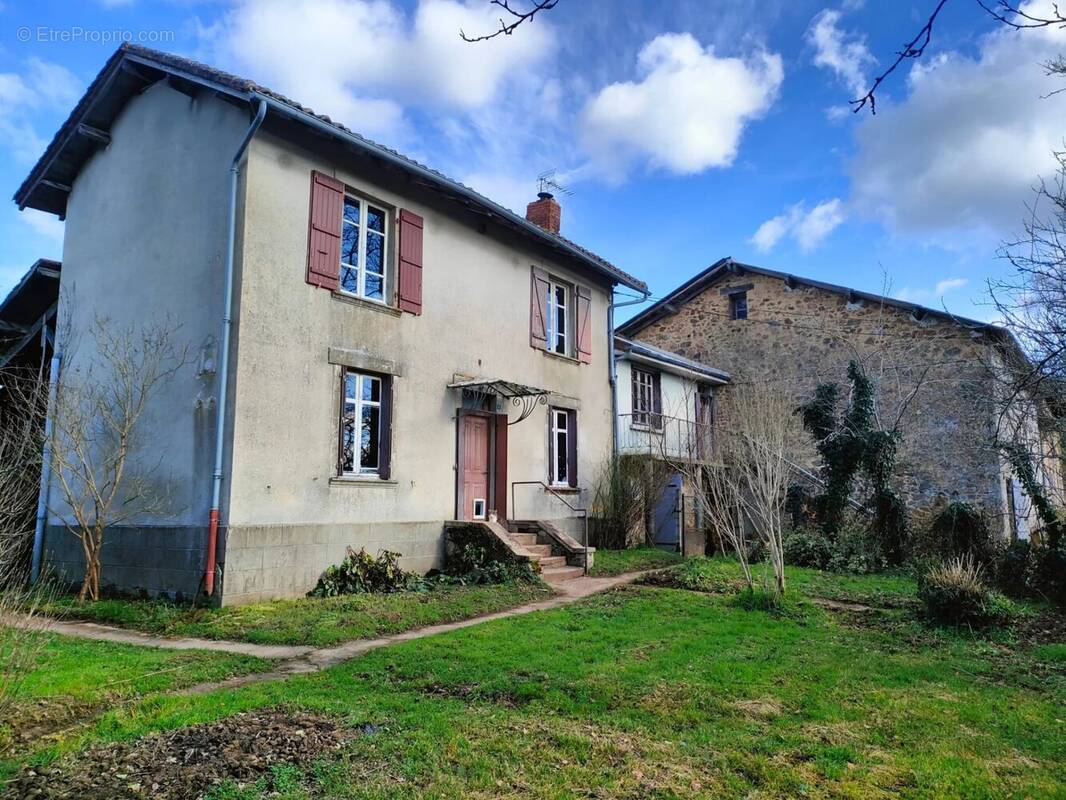 Maison à SAINT-LAURENT-SUR-GORRE