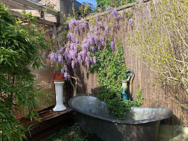 Appartement à MARNES-LA-COQUETTE