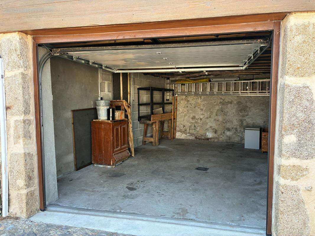 TIRANGES 43530 Belle maison de village 102m² 3 chambres, cour et garage 96 000 - photo 11