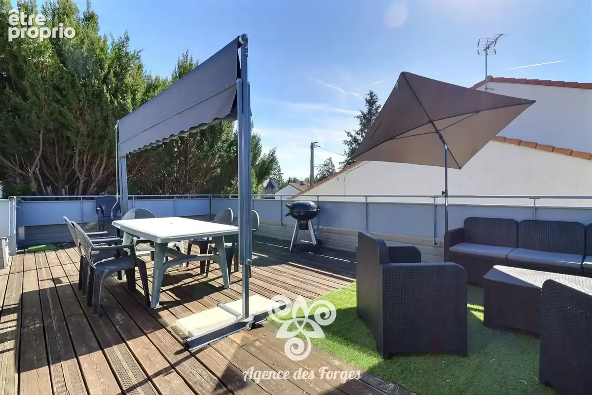 Maison de bourg, possibilité deux chambres, dépendances, grande terrasse - photo 12