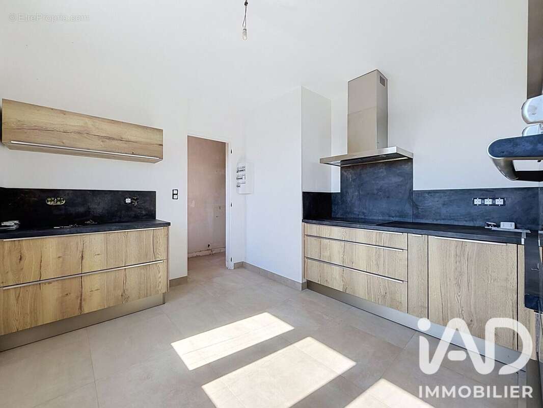 Maison 146 m² à Pont-Saint-Esprit  - photo 4