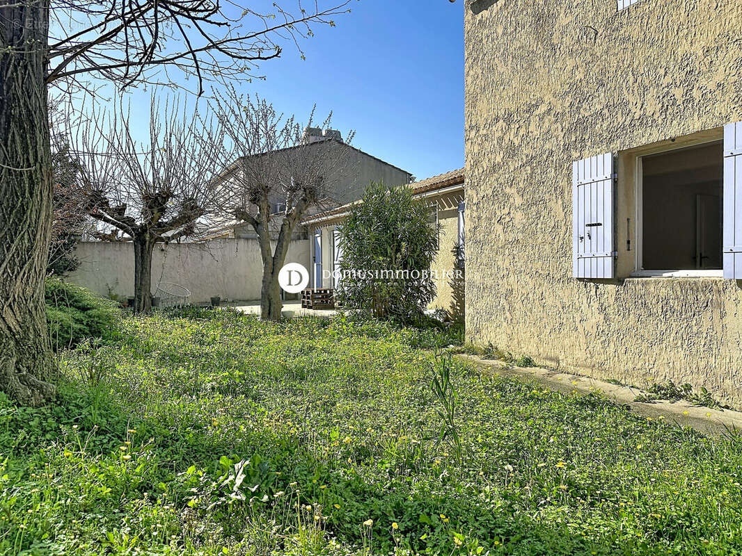 Maison à LE PONTET