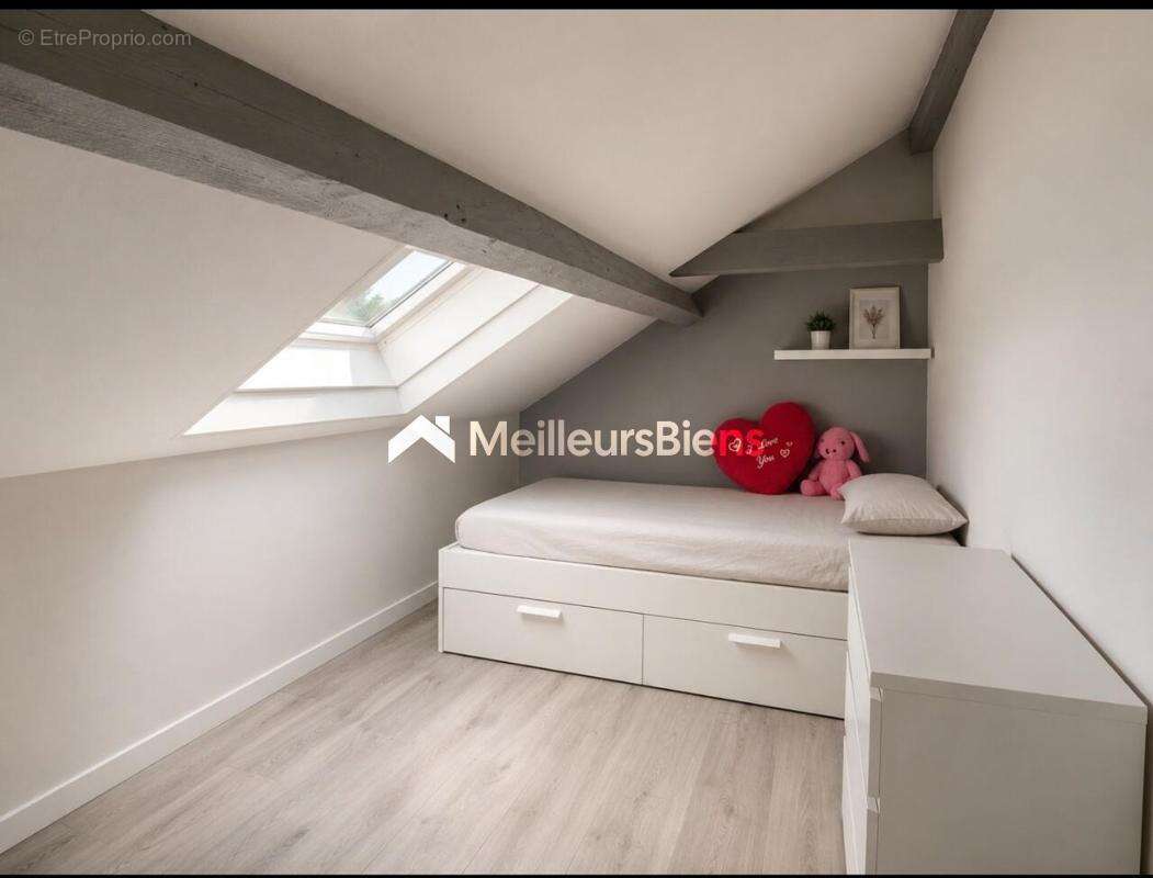 Maison à SAINT-GENIS-POUILLY