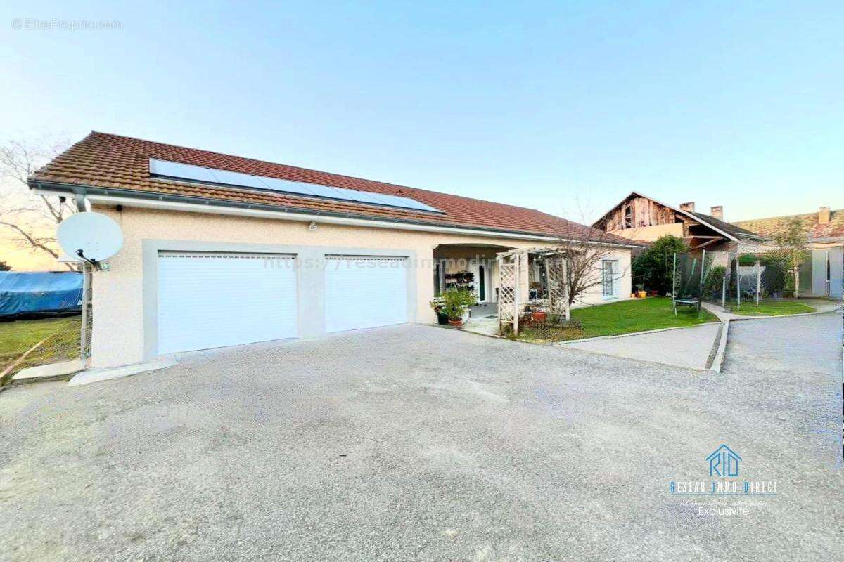 Maison à SAINT-JEAN-D'AVELANNE