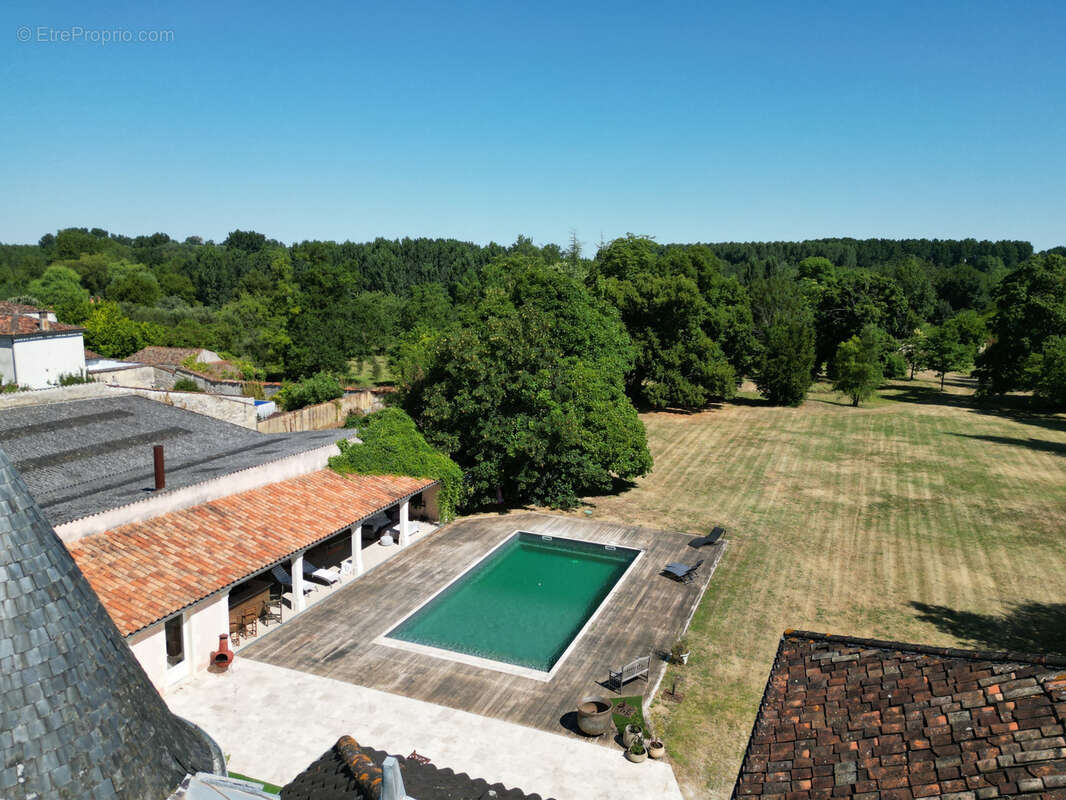 Maison à SAINT-JEAN-D'ANGELY