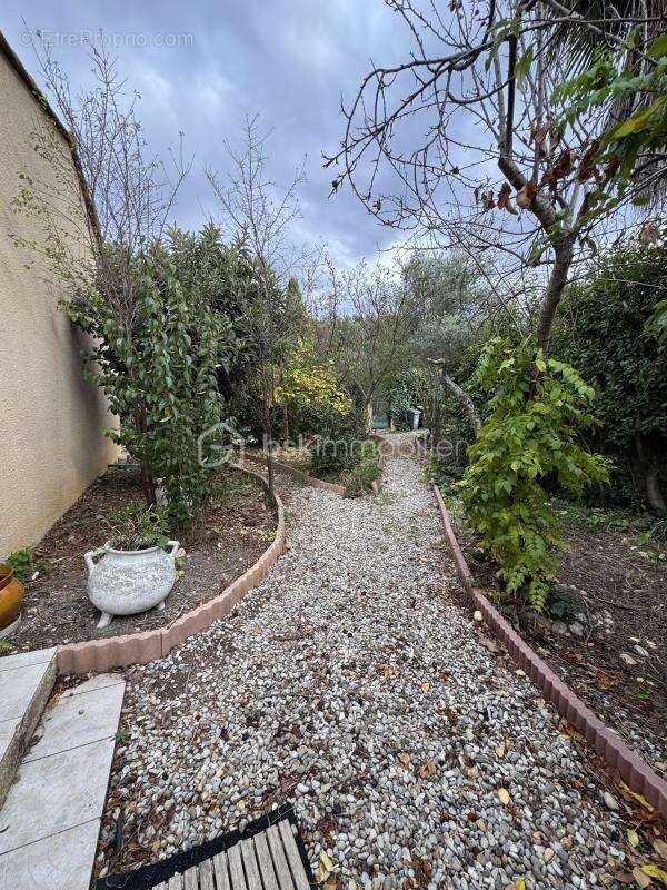 Maison à SAINT-SERIES