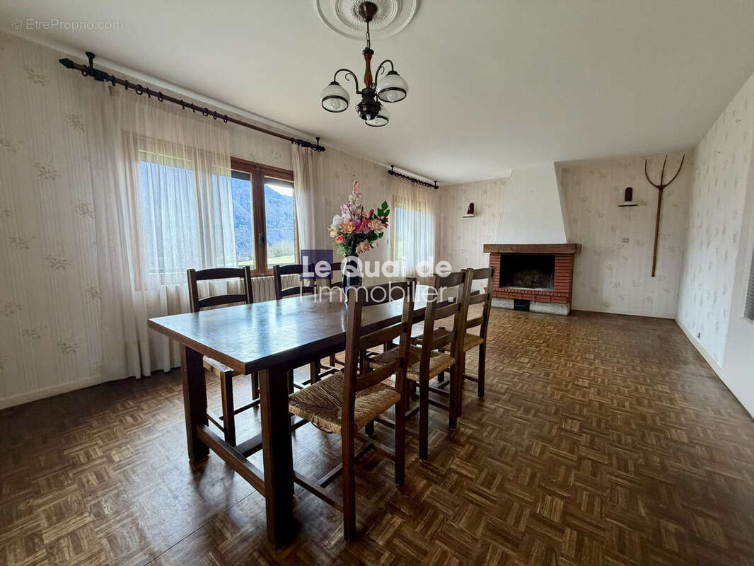 Maison à CHATEAUNEUF