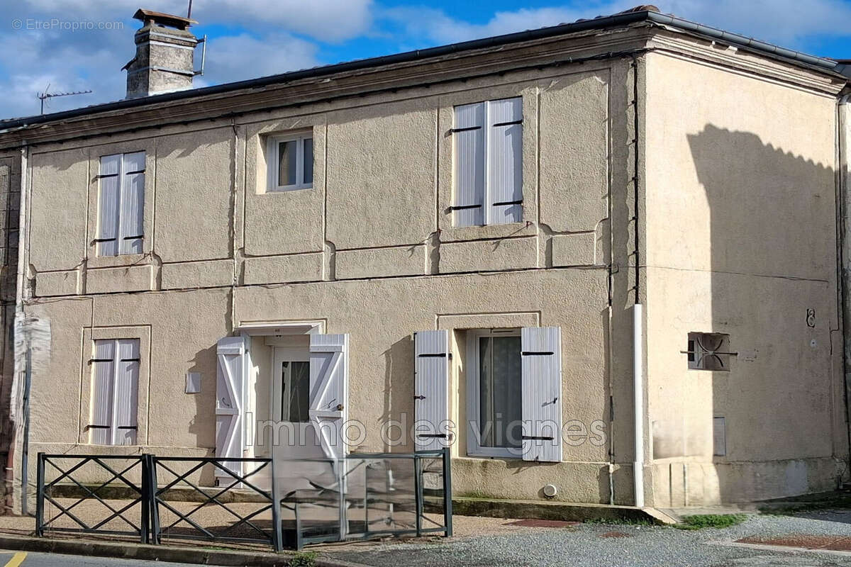 Maison à AMBARES-ET-LAGRAVE