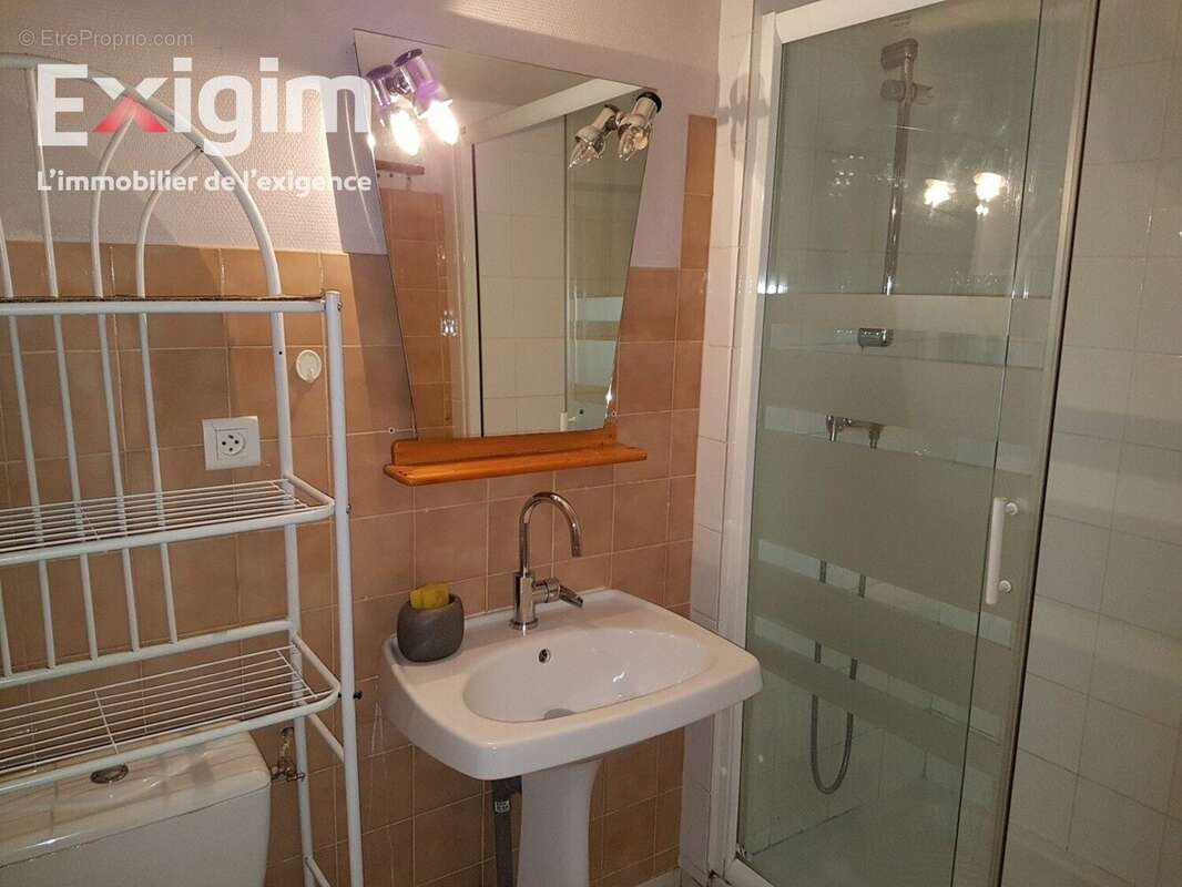Maison 61 m² à Saint-Barthelemy-Le-Plain  - photo 6
