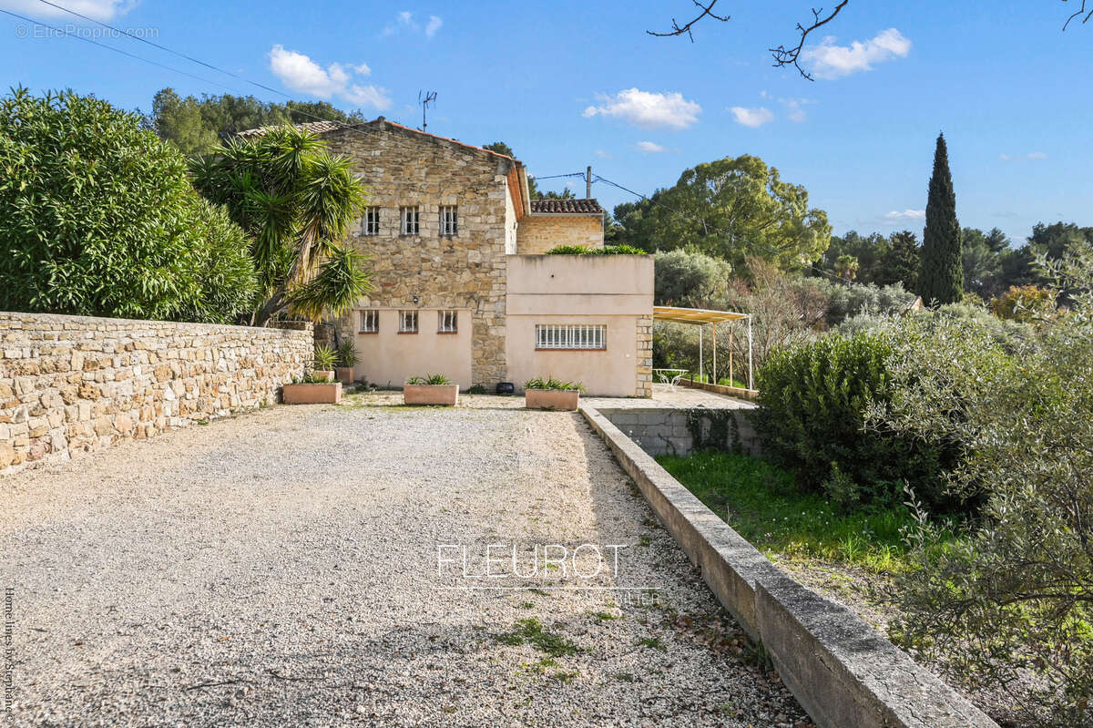 Maison à LE CASTELLET