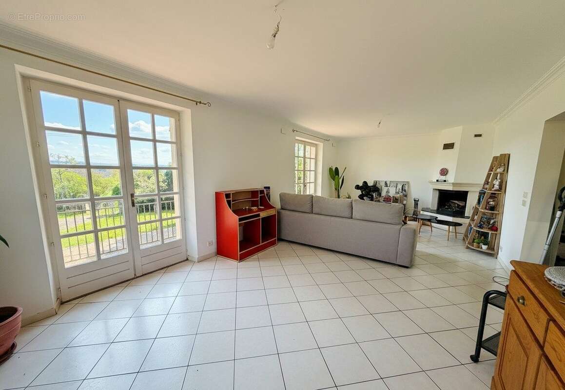 Maison 205 m² à Uxegney  - photo 7