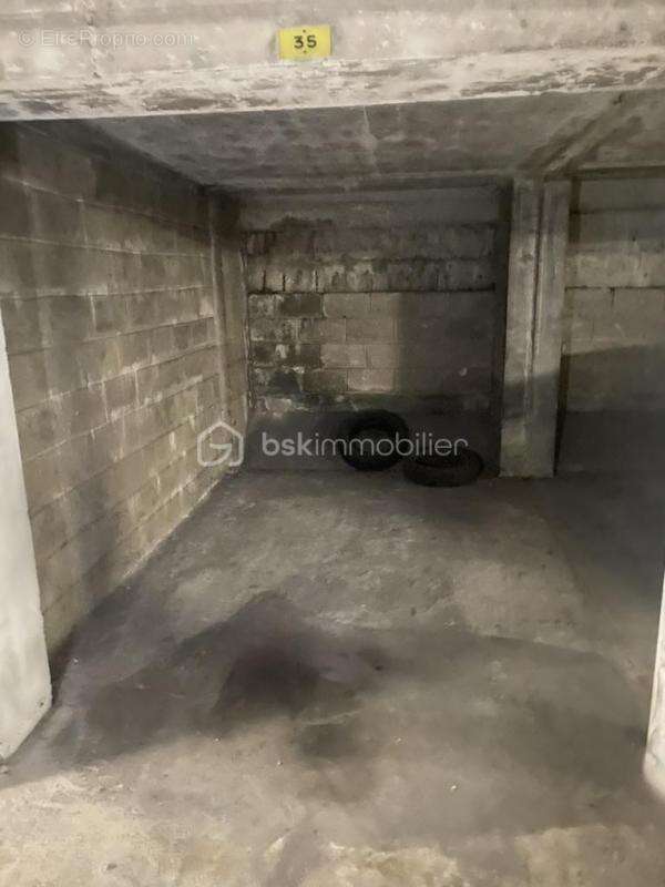 Parking à PARIS-20E