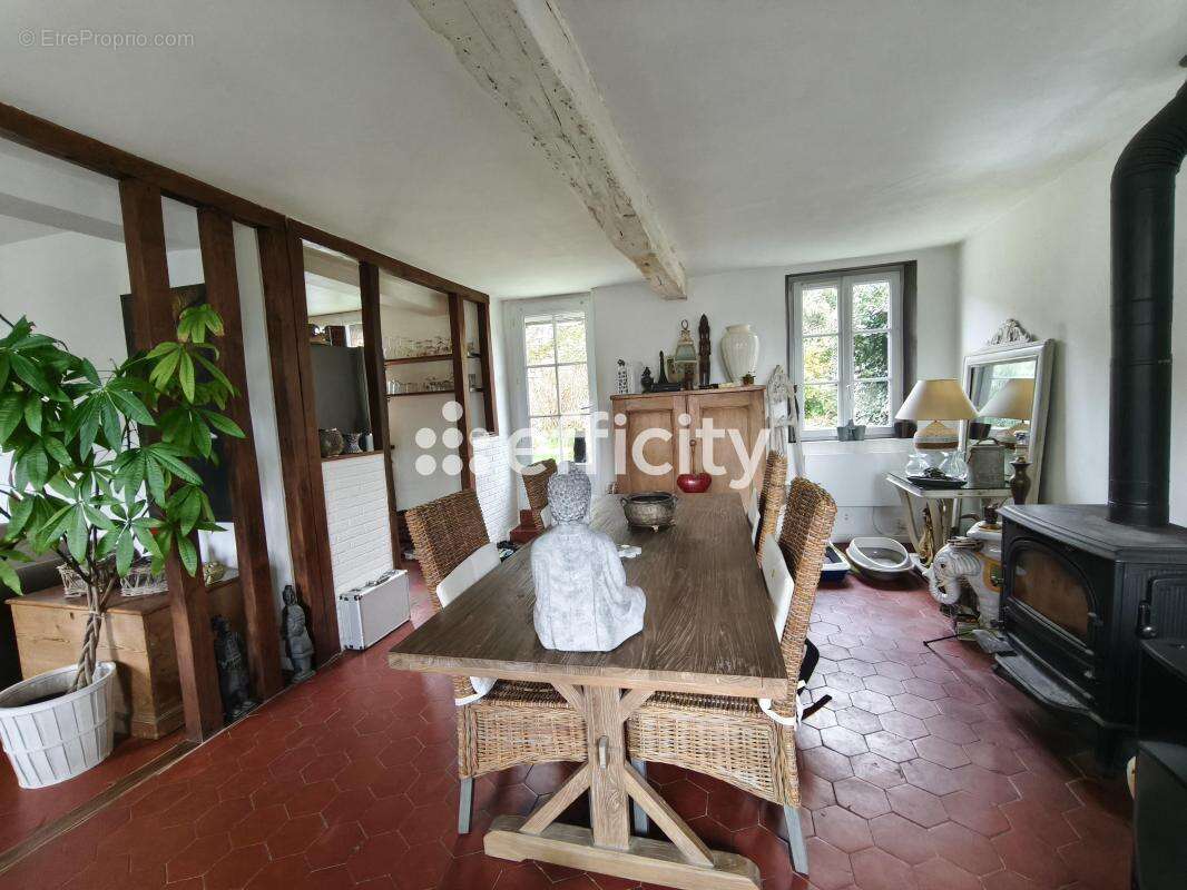 Maison à NEUFVY-SUR-ARONDE