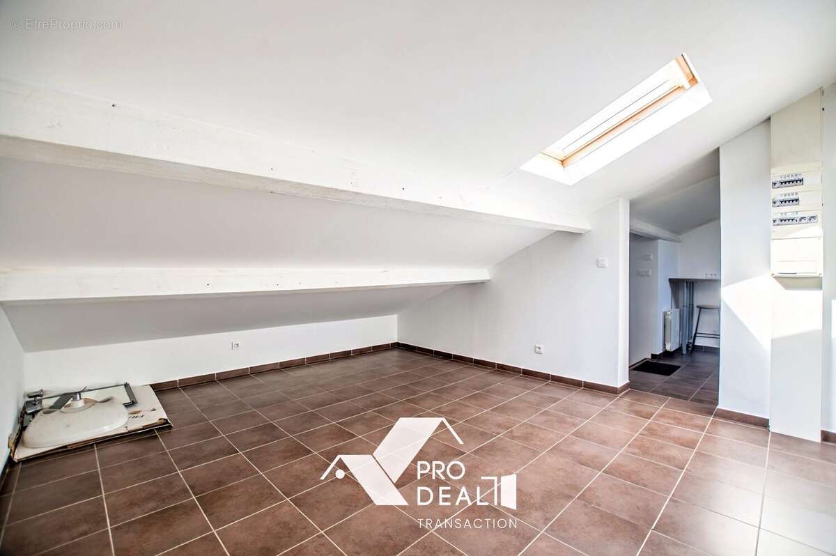 Appartement à SAINT-DENIS-LES-BOURG