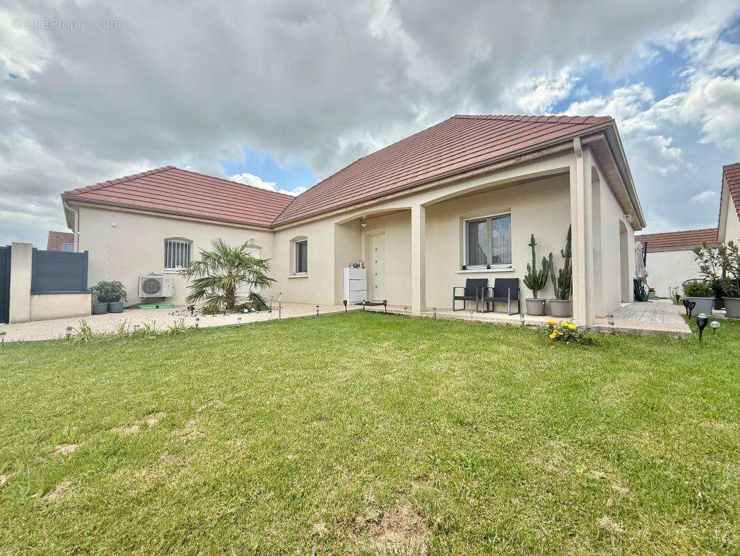 Maison à LONGECOURT-EN-PLAINE