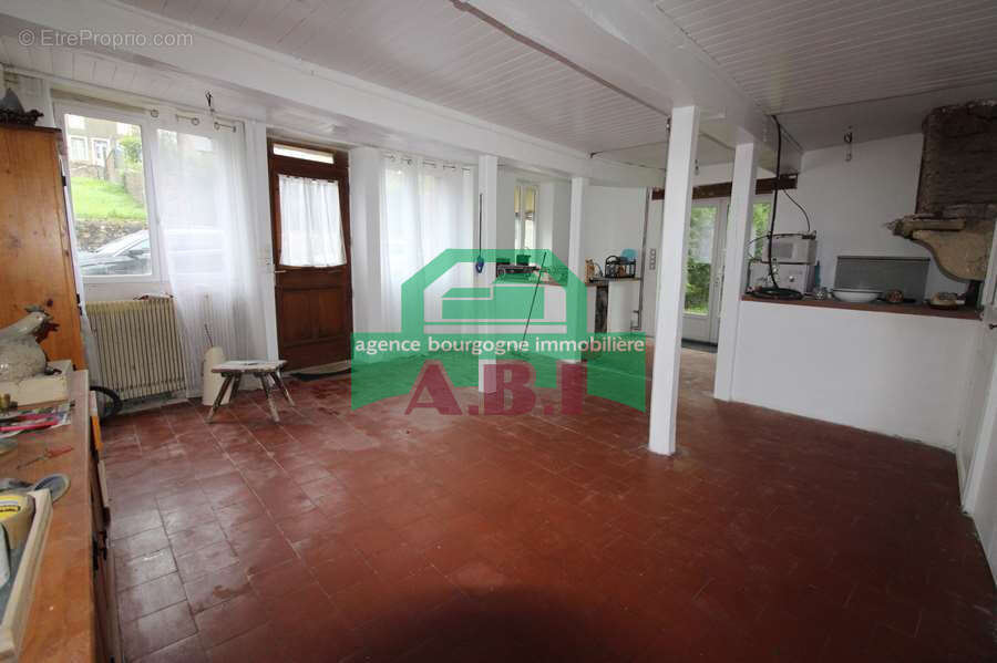 58, Morvan Lormes - Maison indépendante  style Bourgeoise bon volumen habitalbe sur 3091m2 de terrain. - photo 3