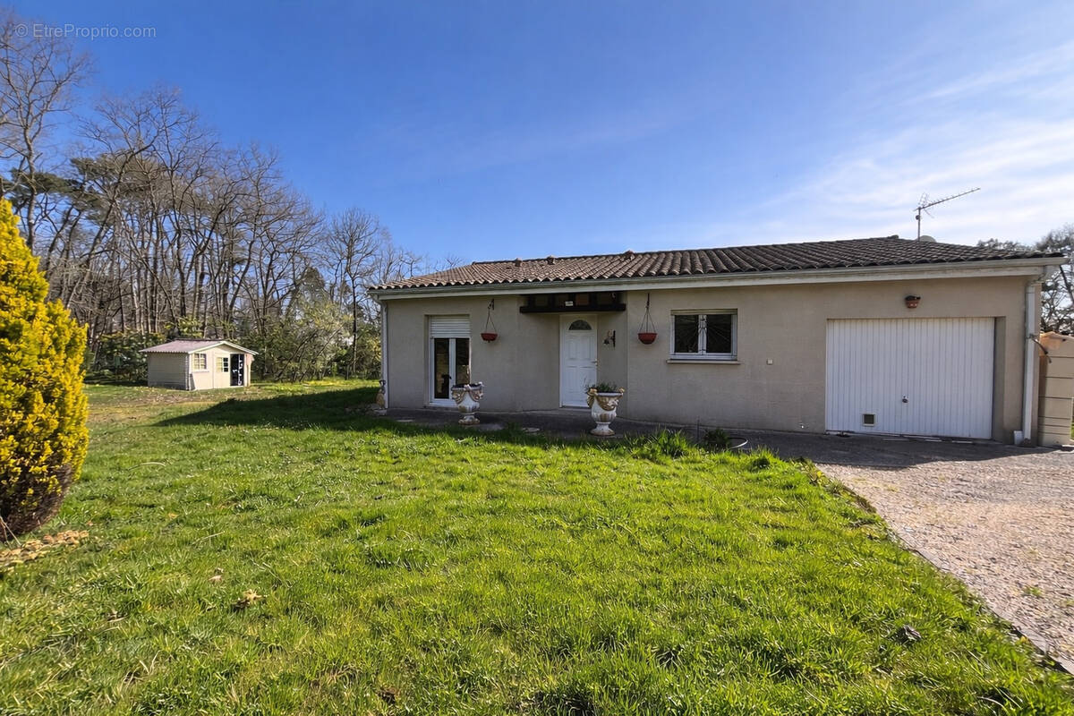 Maison à COUTRAS
