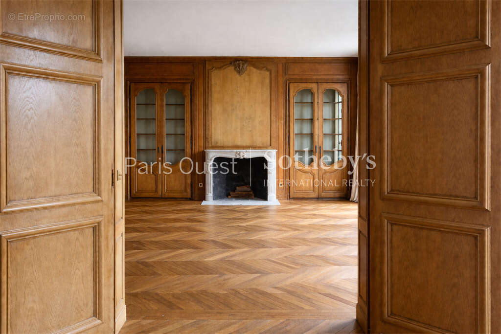 Appartement à PARIS-8E