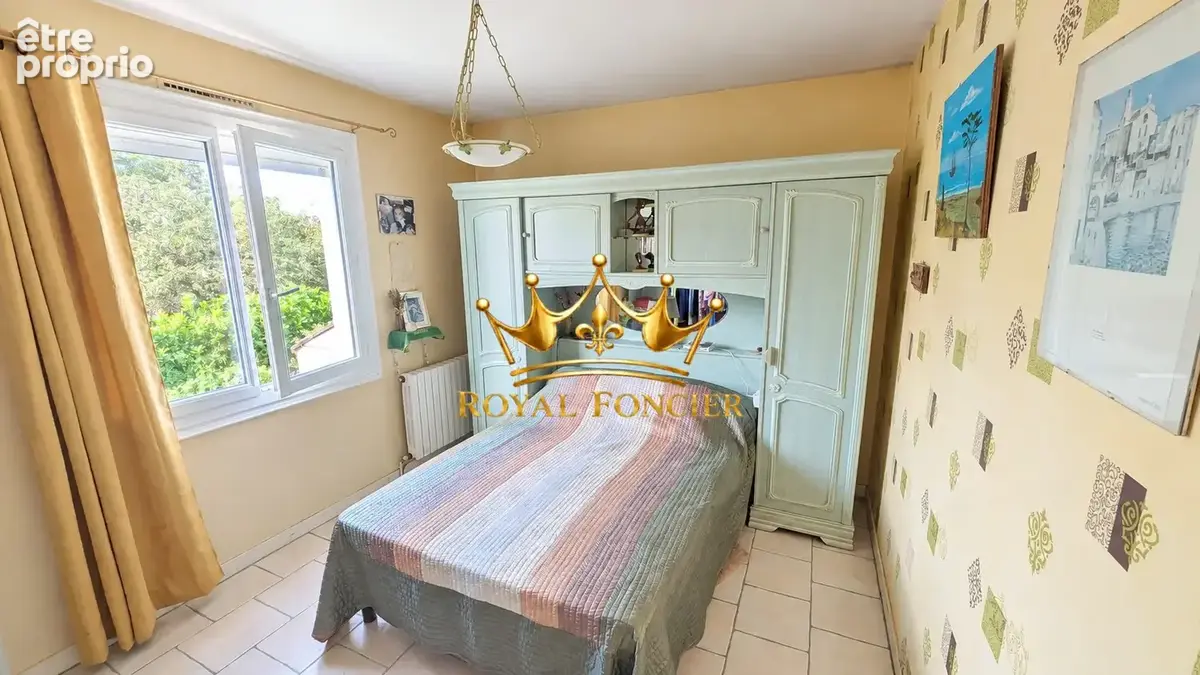 Chambre 1 avec placard 