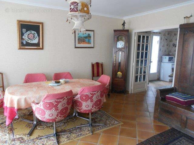 Grande maison familiale + 2 maisons en pierres sur 668 m2 de terrain - photo 6