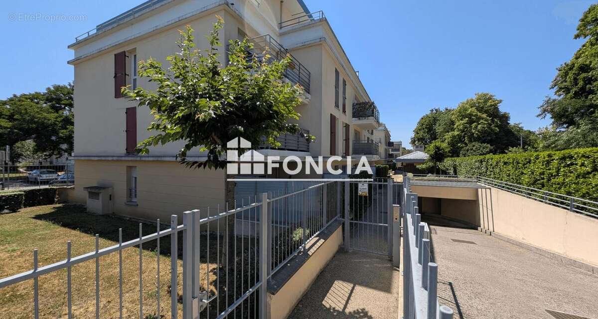 Appartement à CHILLY-MAZARIN