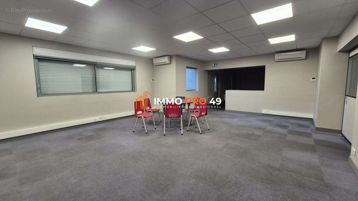Commerce 3330 m² à Cholet  - photo 6
