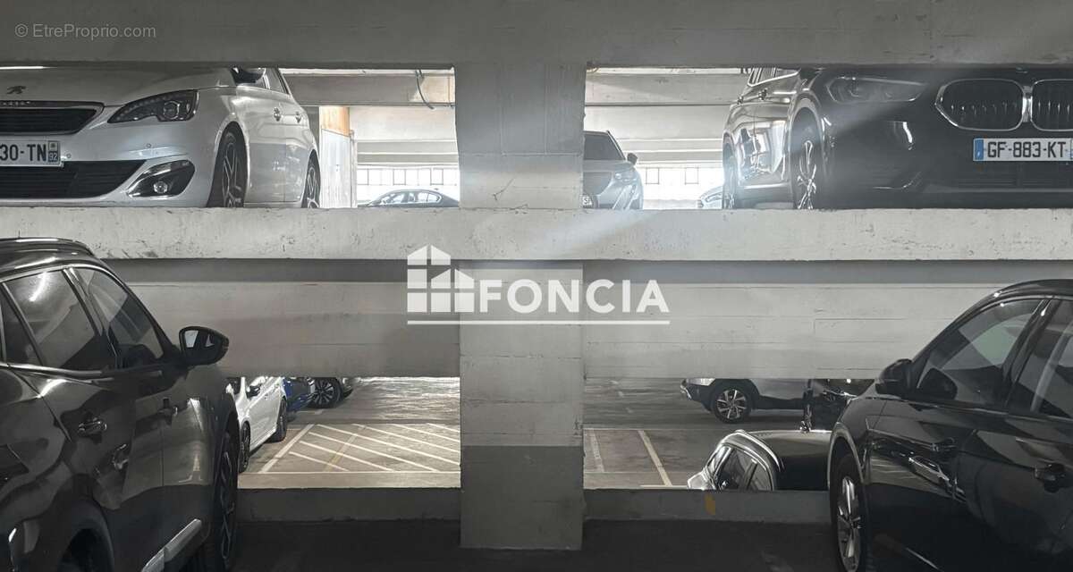 Parking à PARIS-15E