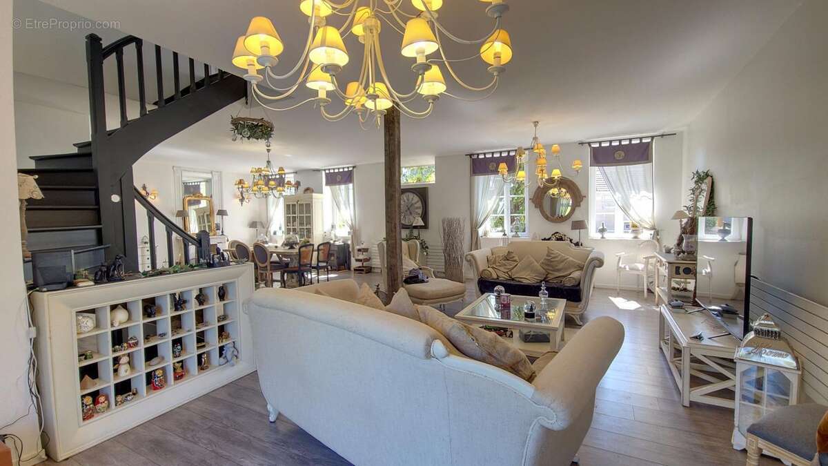 Dijon Est, Maison de caractère de 238 m², 4 chambres et terrain de 2857 m² - photo 5
