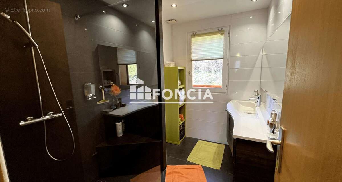 Maison à LES ALLUES