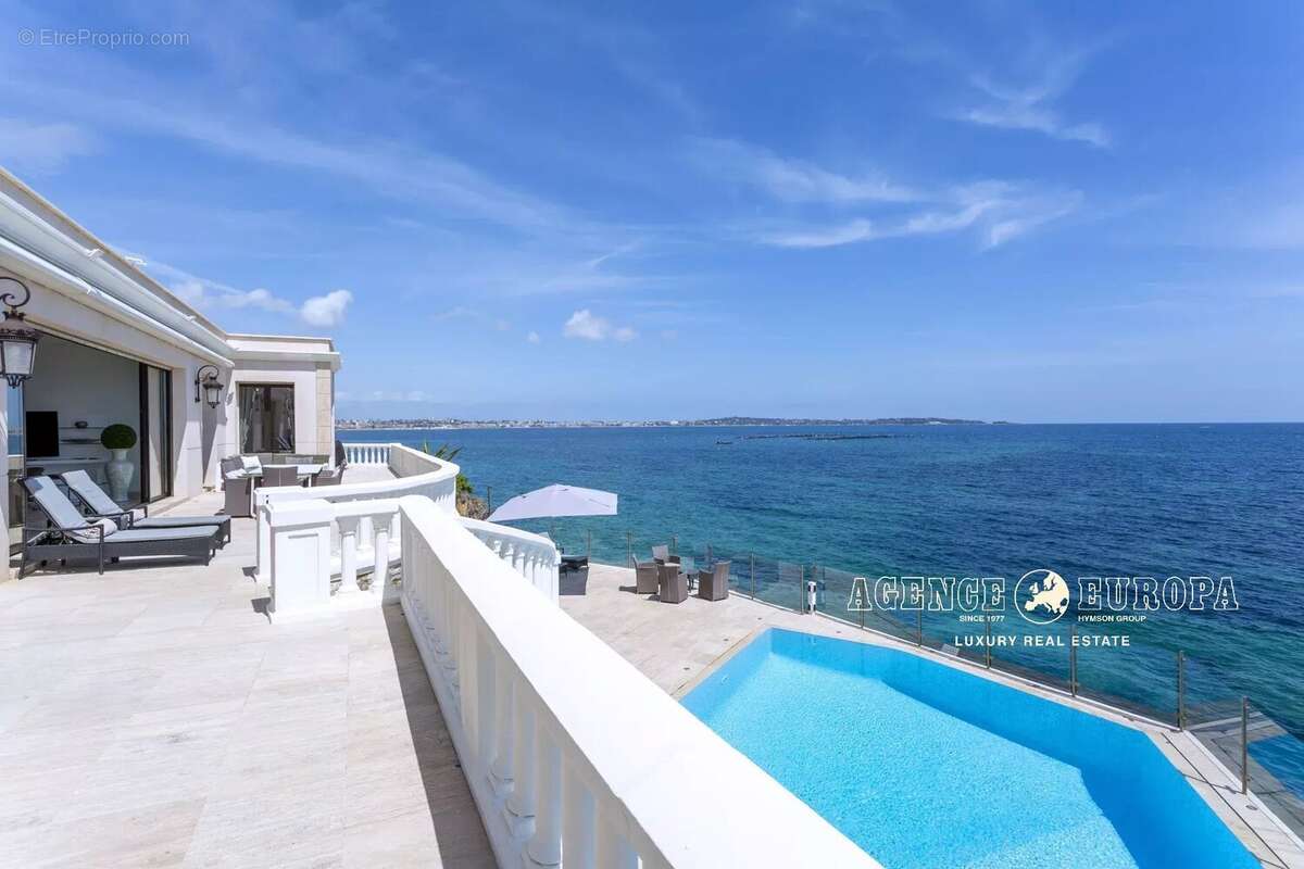 Cannes exceptionnel - villa pieds dans l'eau - photo 3
