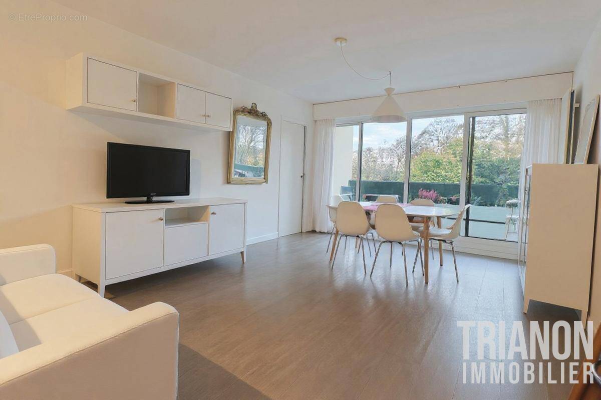 Appartement à LE MESNIL-LE-ROI