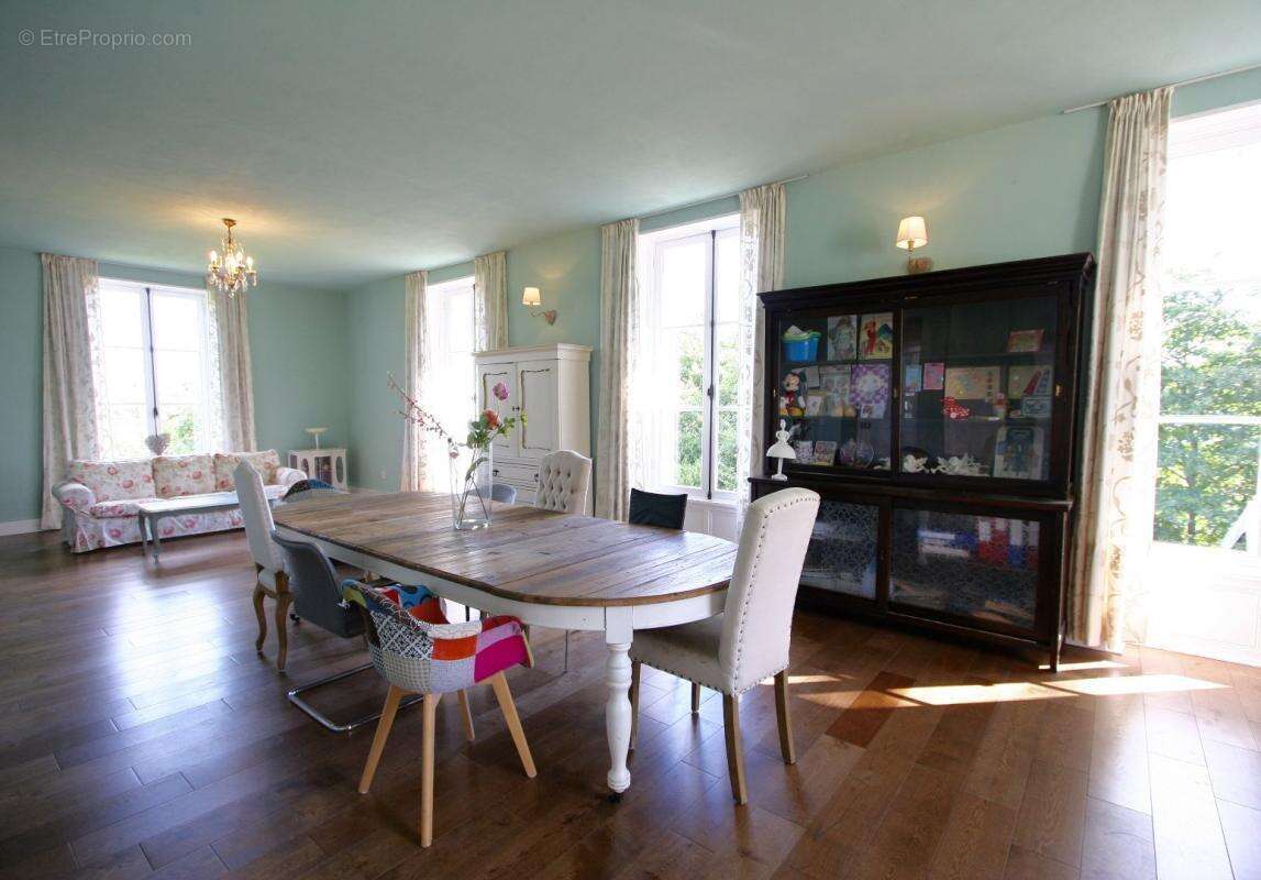 Maison à CHATEAUNEUF-LA-FORET