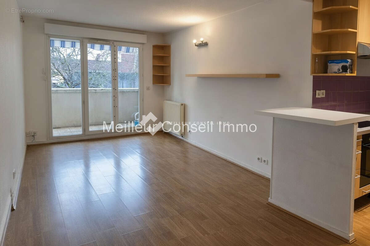 Appartement à LE BLANC-MESNIL