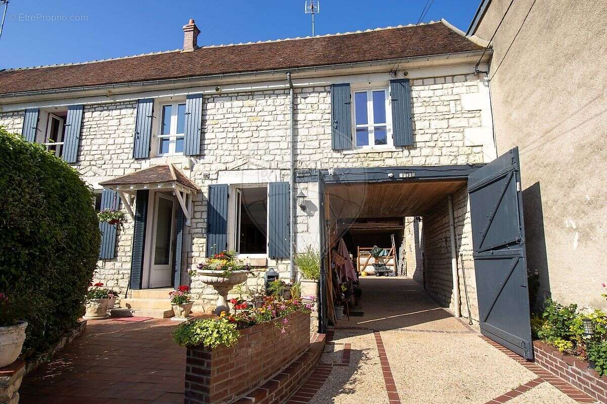 Maison à SAINT-BRIS-LE-VINEUX