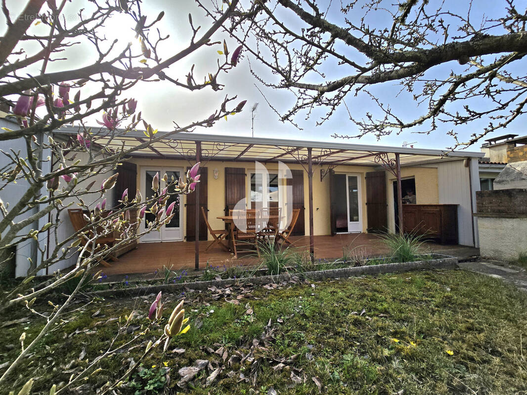 Maison à LEOGNAN
