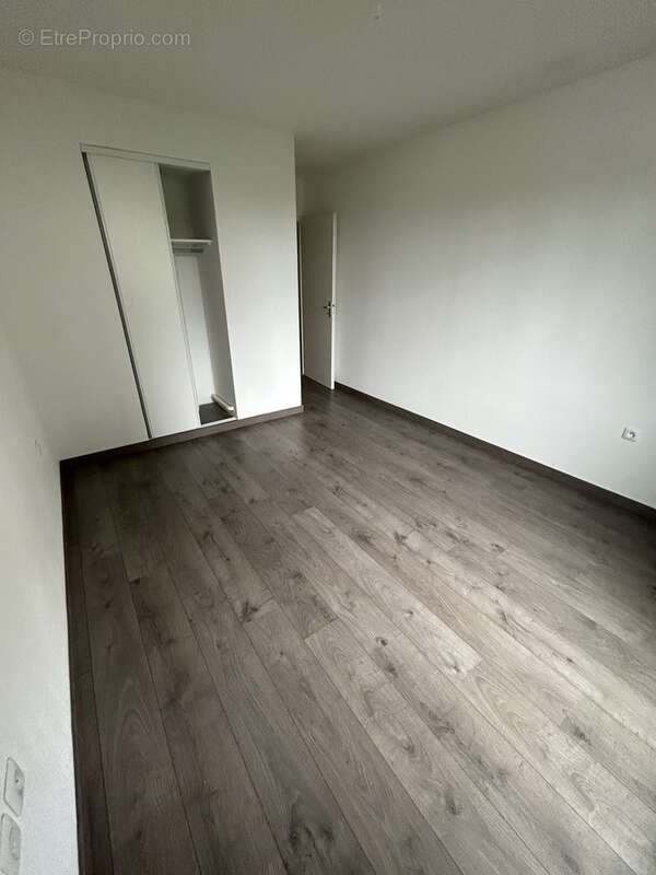 Appartement à BEAUZELLE