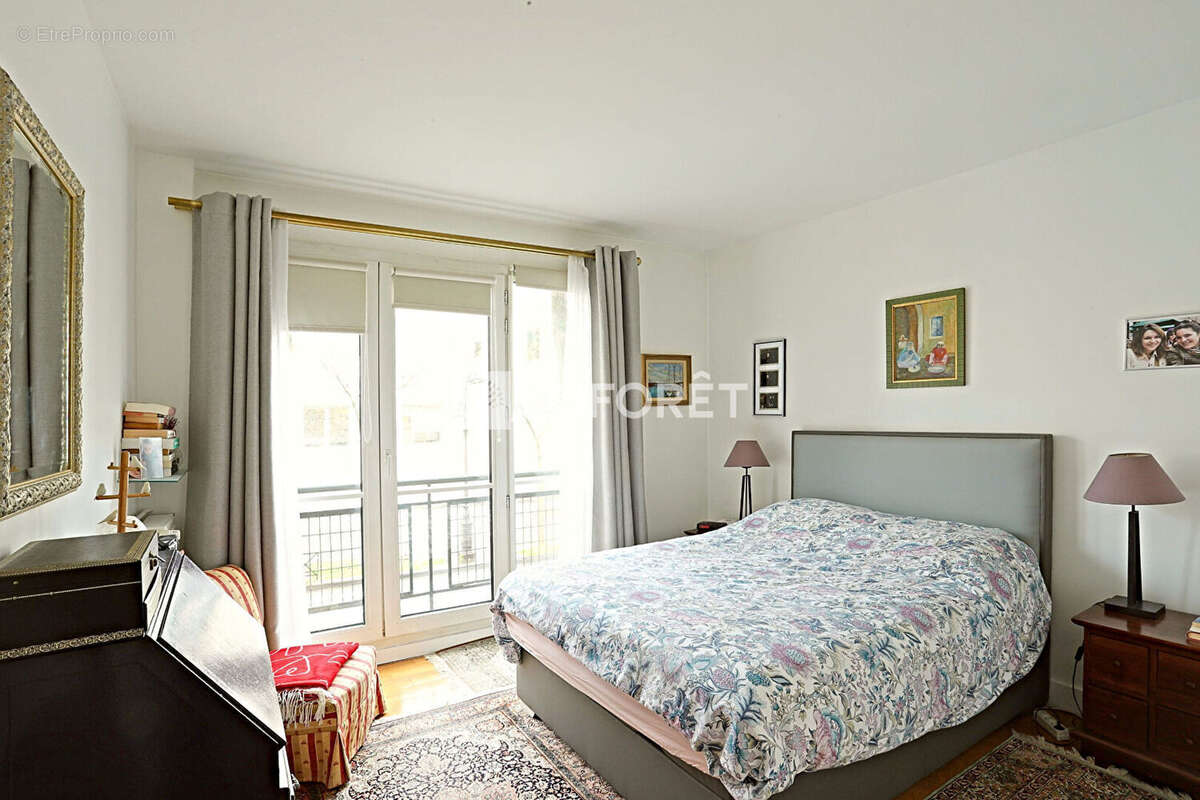 Appartement Paris 4 pièce(s) 102 m2 avec deux caves. - photo 15