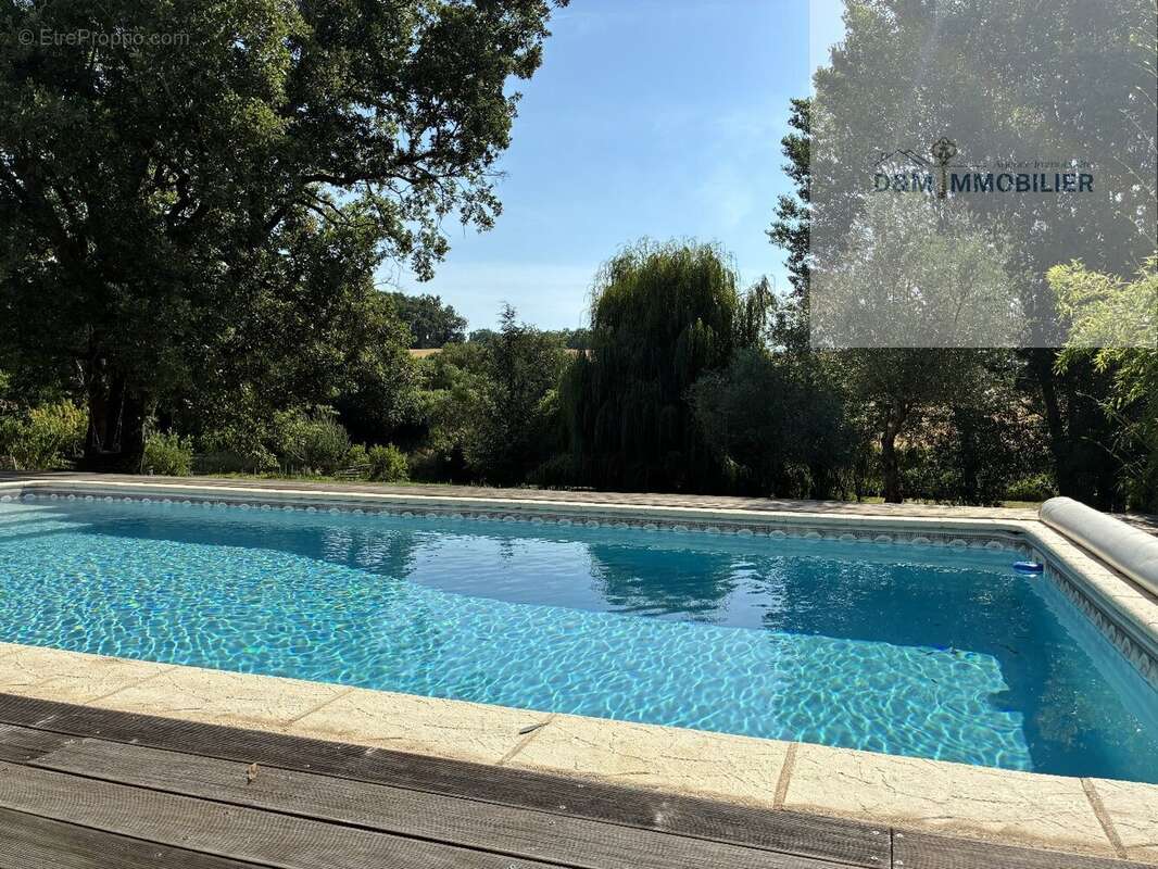 Située dans un environnement privilégié à Villariès (31380), cette superbe maison d'architecte réalisée par Franck Duflo en 2008 - photo 12