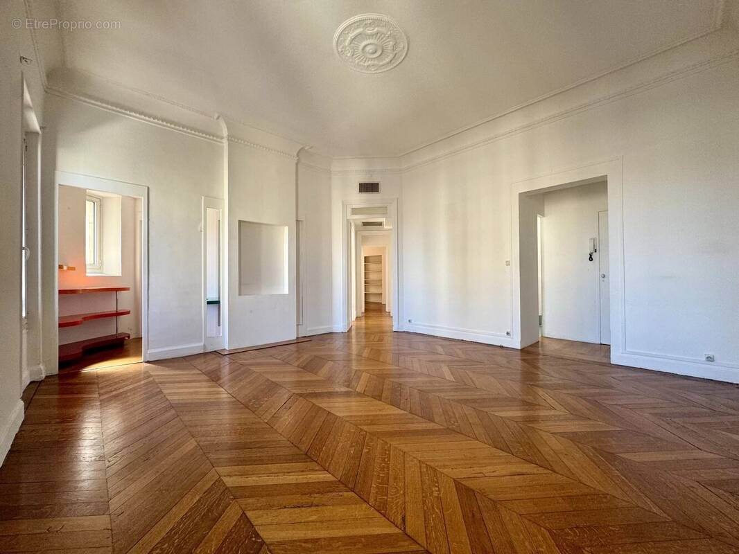 Appartement à MARSEILLE-6E