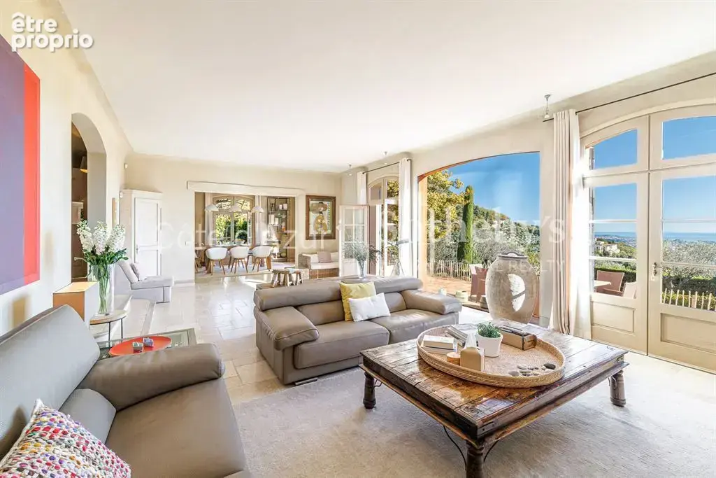 Vence bastide néo provençale avec vue mer, piscine chauffée et jardin paysager de 4 300 m² - photo 6