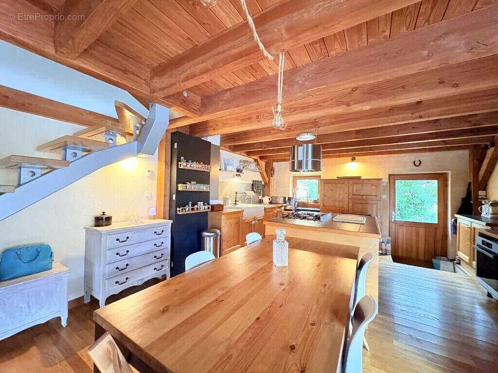 Appartement à SAINT-MARTIN-BELLEVUE