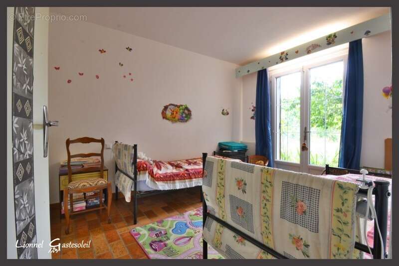 Maison à vendre de plain pieds 2/3 chambres sur la communes de Vélines en Dordogne (24) - photo 6