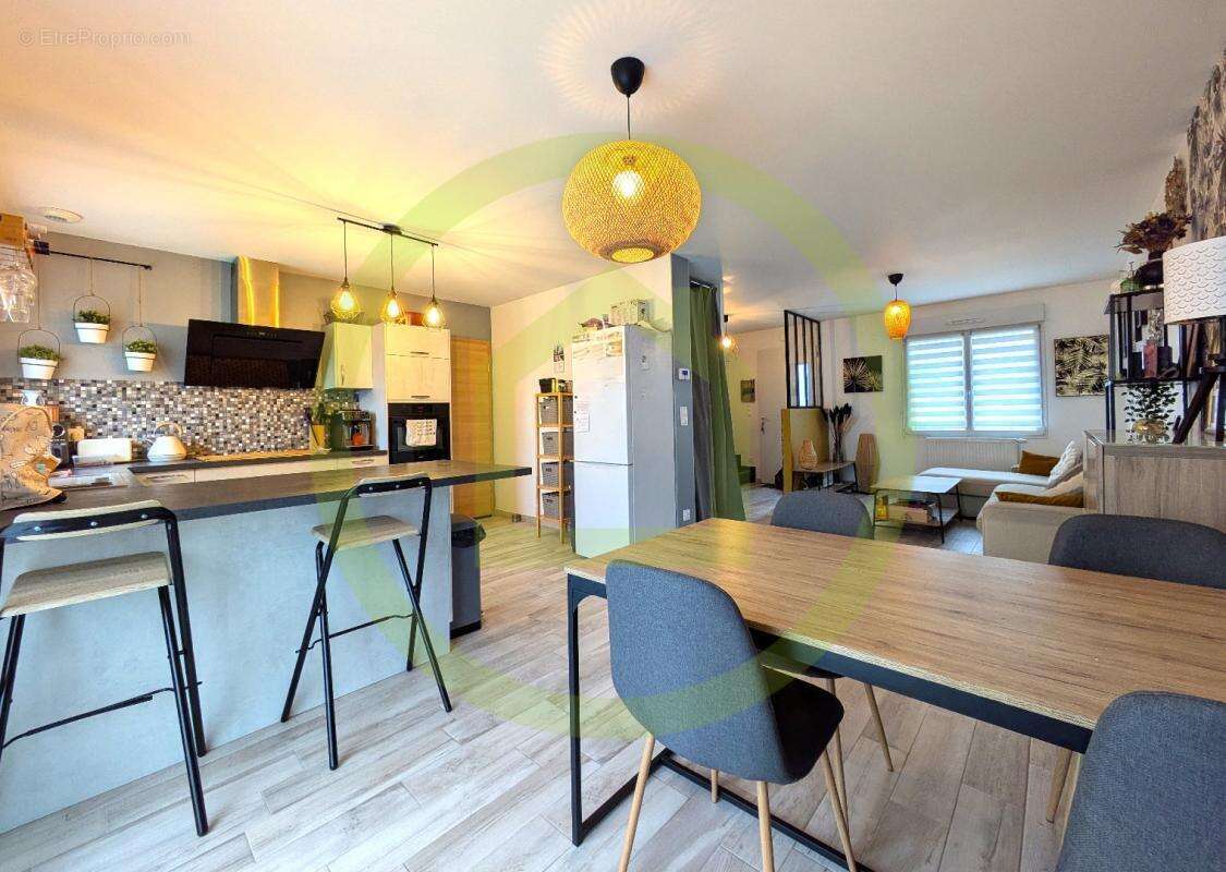 Maison à COURCELLES-CHAUSSY