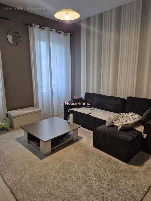 Appartement à LE CHAMBON-FEUGEROLLES