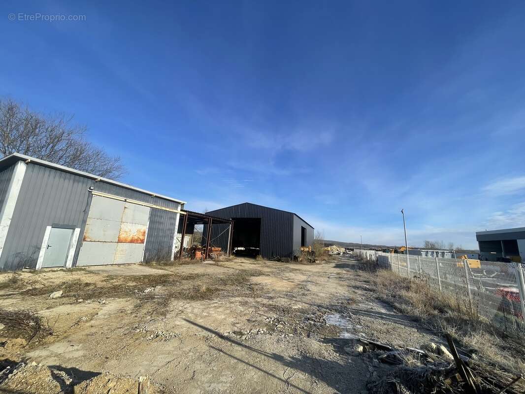 Commerce 300 m² à Warcq  - photo 18