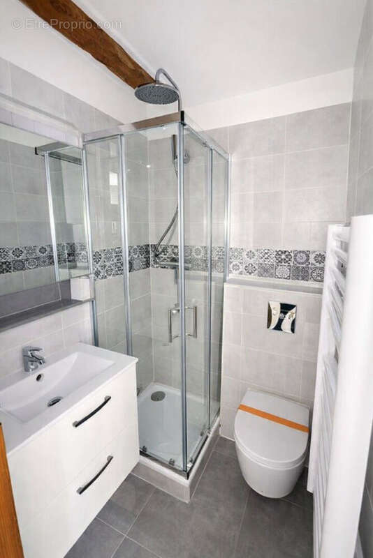 Appartement à BAGNOLS-EN-FORET
